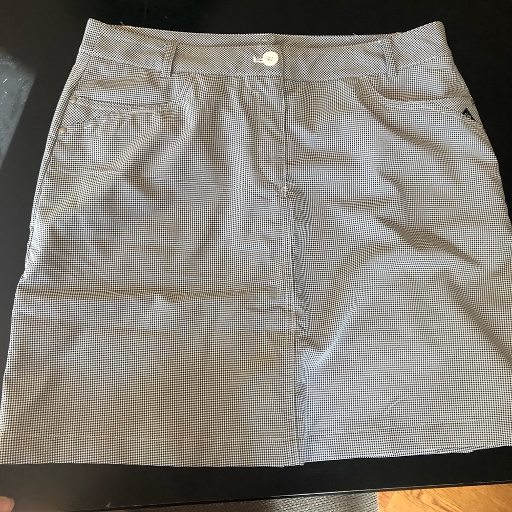 Nivo size 10 black and white check golf skort